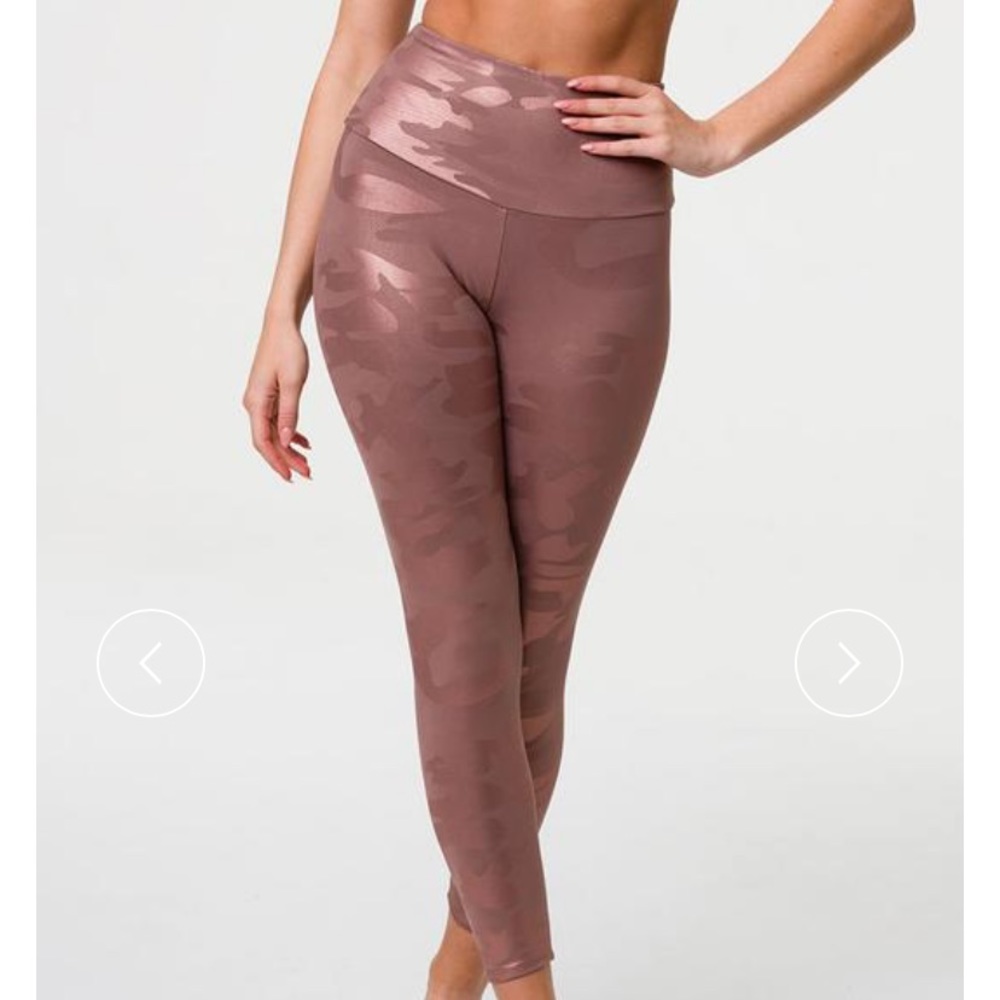 NWT Onzie Rosegold Foil leggings SM
